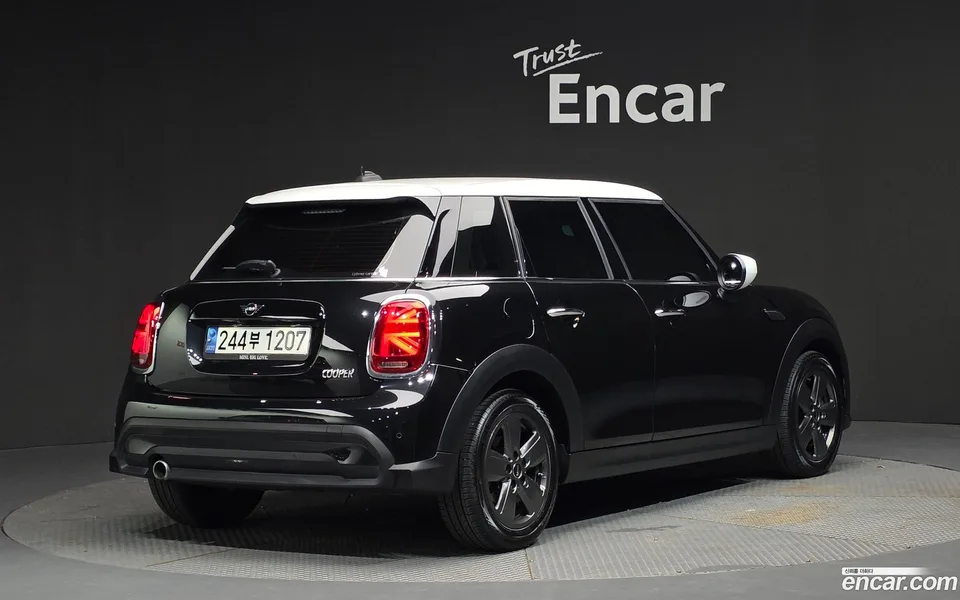 MINI Cooper 5 2023 — миниатюра 2