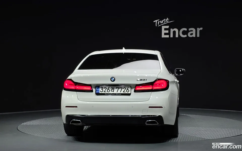 BMW 5 Series 520i 2023 — миниатюра 4