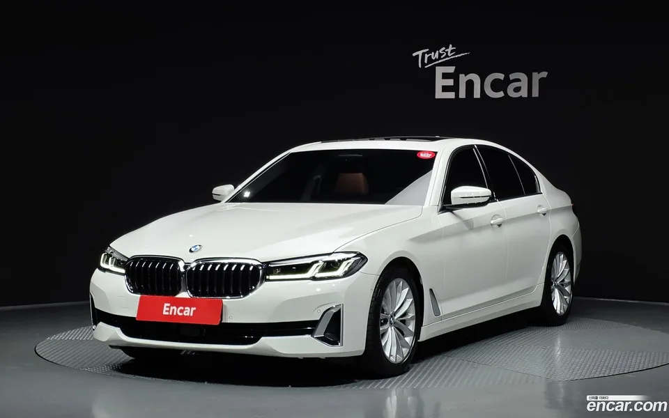 BMW 5 Series 520i 2023 — фото 1, купить с доставкой в Москву