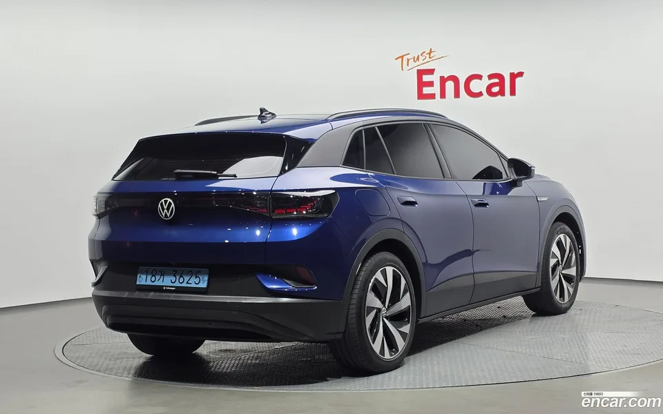 Volkswagen ID.4 2023 — фото 1, купить с доставкой в Москву