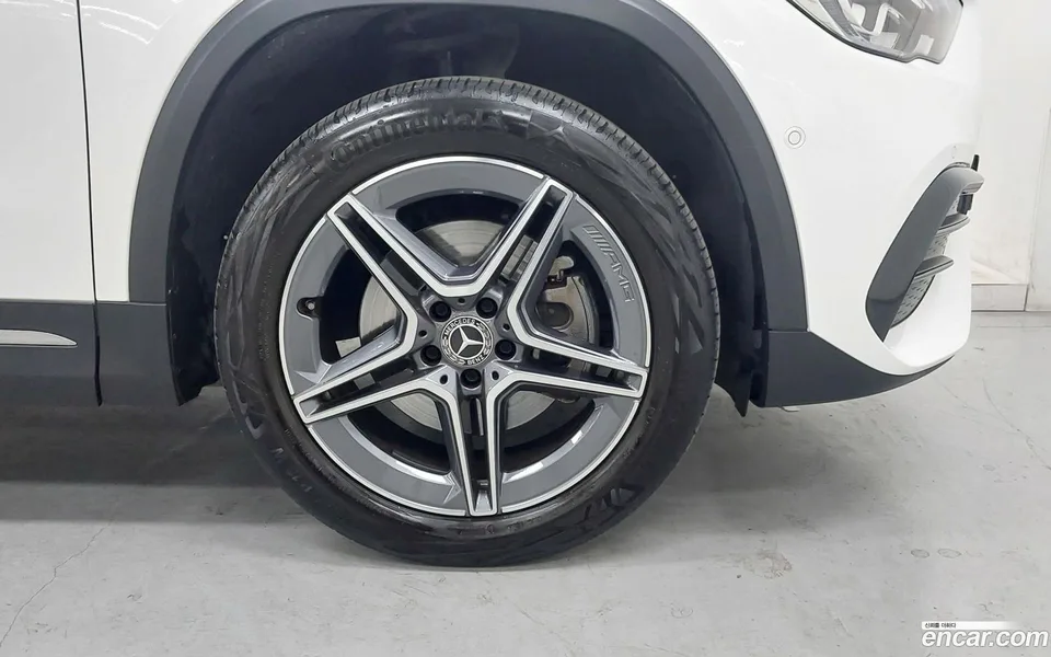 Mercedes-Benz GLA-Class GLA250 4MATIC 2023 — thumbnail 2