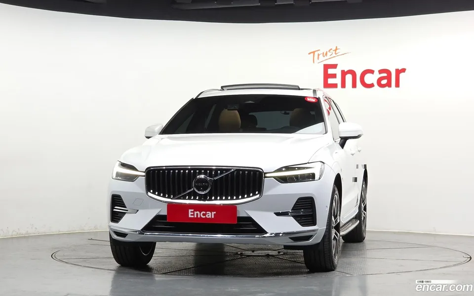 Volvo XC60 T8 2022 — миниатюра 3