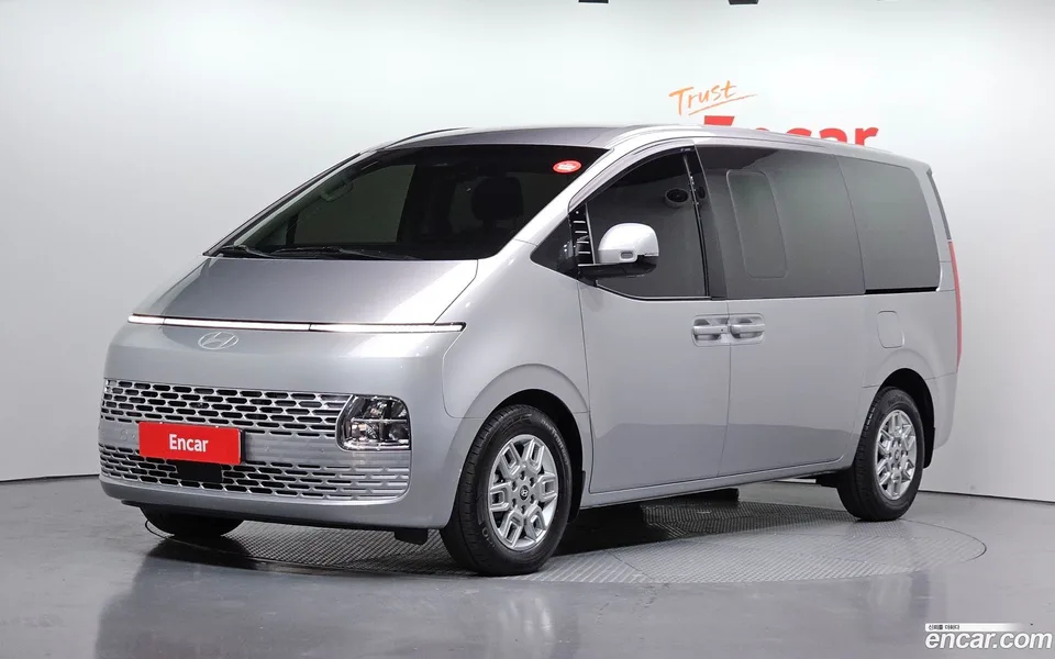 Hyundai Staria 5 2025 — photo 1, buy with delivery to Moscow