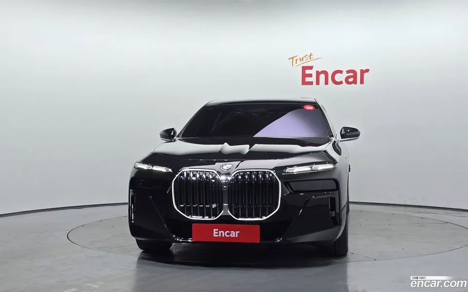 BMW 7 Series 740i xDrive M 2024 — миниатюра 3