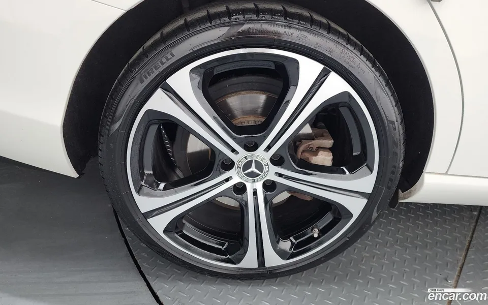 Mercedes-Benz C-Class C300 4MATIC 2023 — миниатюра 5