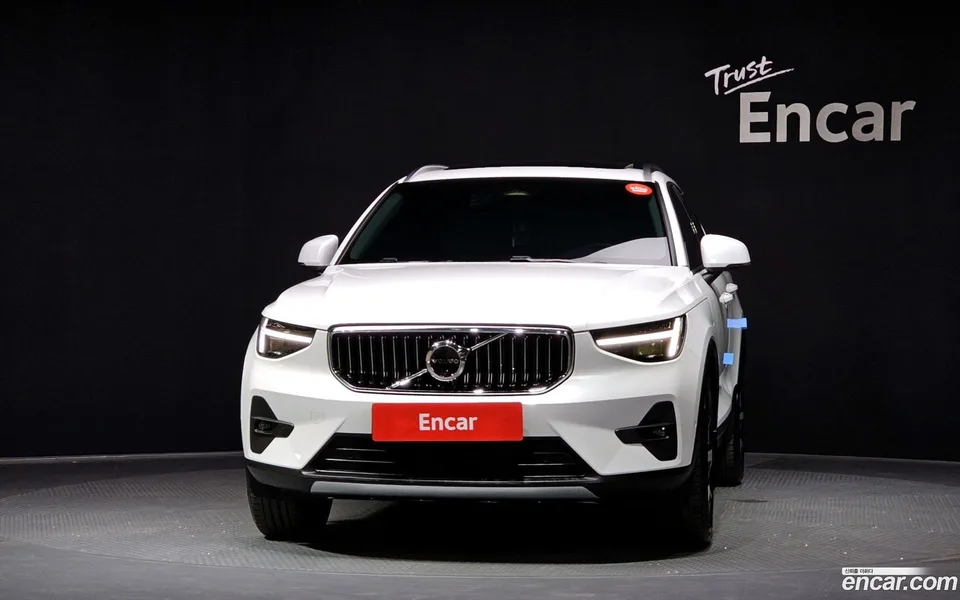 Volvo XC40 B4 2024 — миниатюра 3
