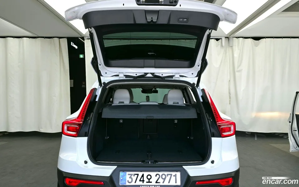 Volvo XC40 B4 2024 — миниатюра 5