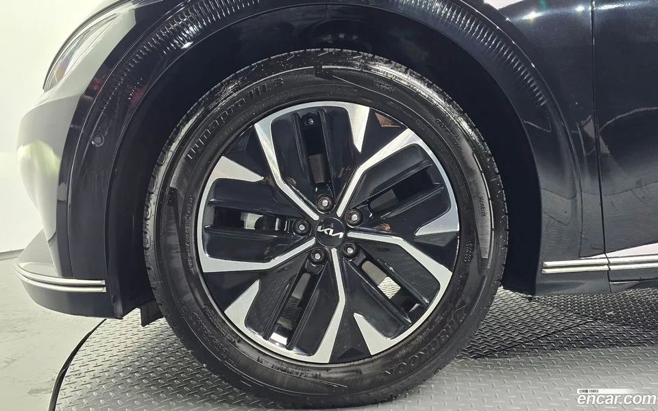 Kia EV6 2023 — миниатюра 5