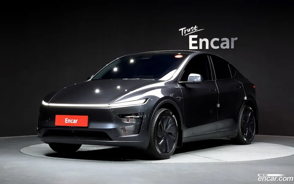 Tesla Model Y RWD 2025 — фото 1, купить с доставкой в Москву
