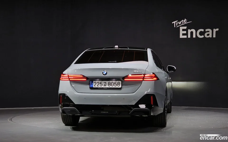BMW 5 Series 520i M 2024 — миниатюра 4