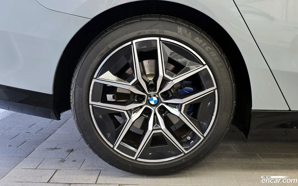BMW 5 Series 520i M 2024 — миниатюра 5