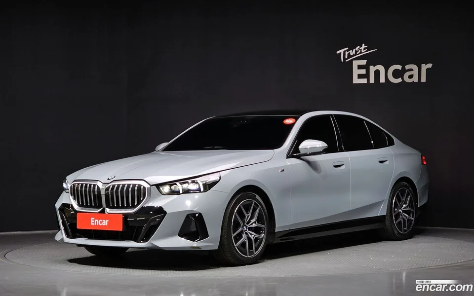 BMW 5 Series 520i M 2024 — фото 1, купить с доставкой в Москву