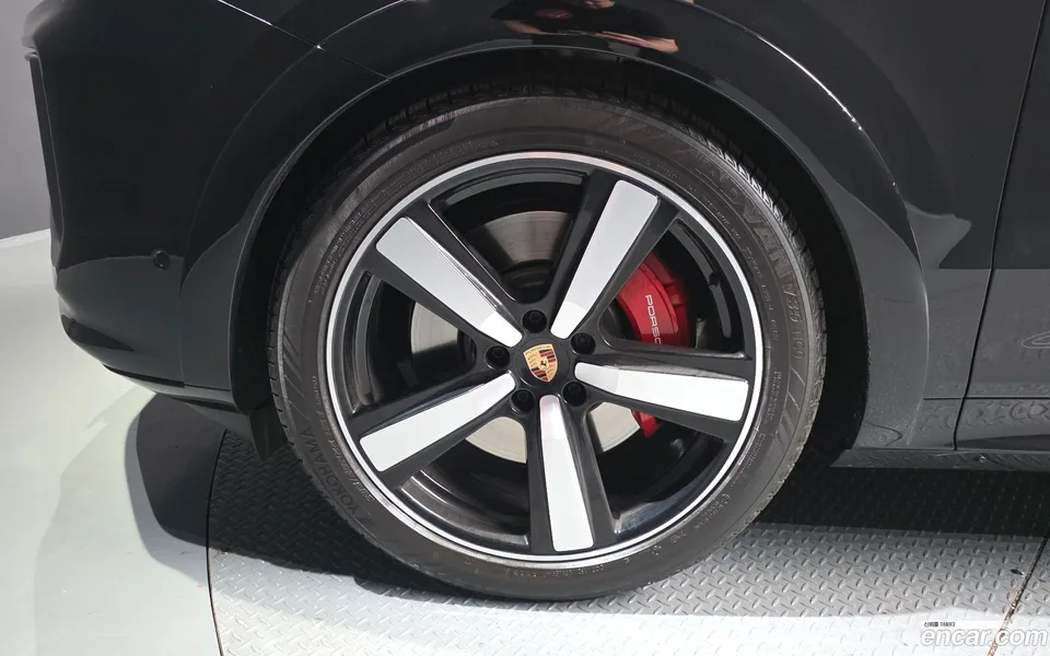 Porsche Cayenne 4.0 GTS 2025 — миниатюра 5