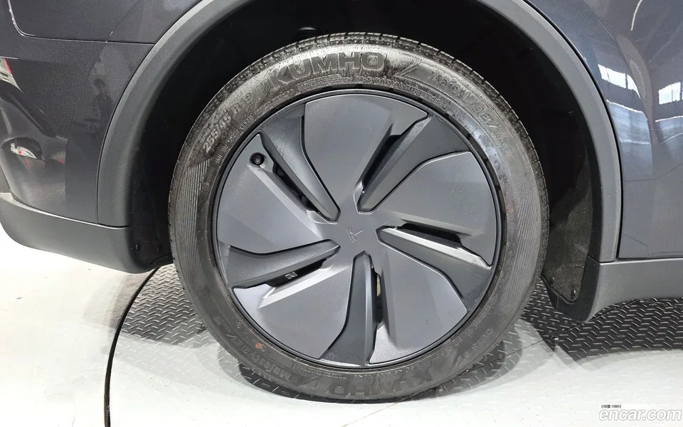 Tesla Model Y RWD 2025 — миниатюра 5