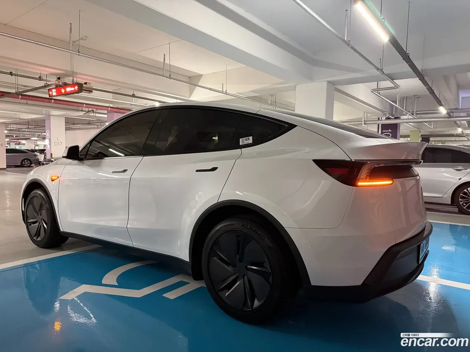 Tesla Model Y RWD 2026 — миниатюра 4