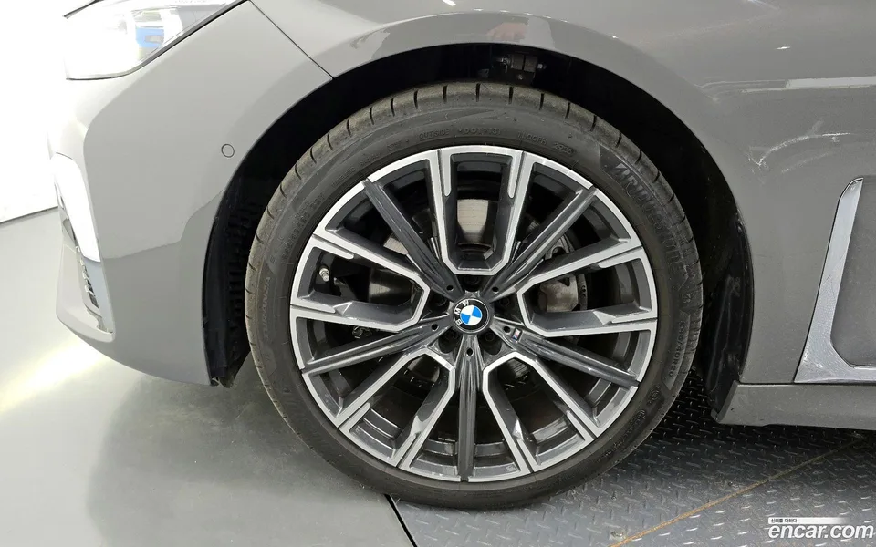 BMW 7 Series 740Li xDrive M 2022 — миниатюра 5