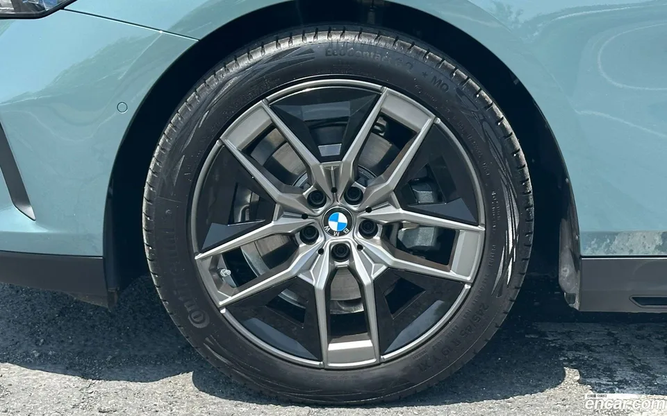 BMW 5 Series 523d 2025 — миниатюра 2