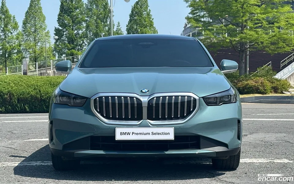 BMW 5 Series 523d 2025 — миниатюра 3