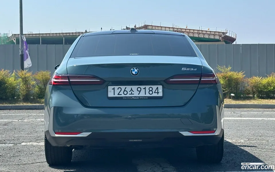 BMW 5 Series 523d 2025 — миниатюра 4