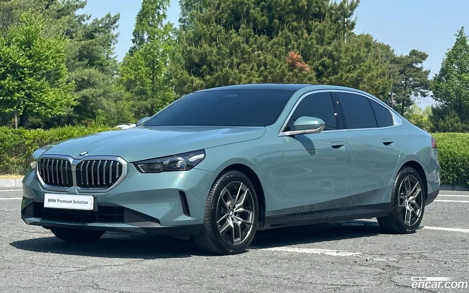 BMW 5 Series 523d 2025 — фото 1, купить с доставкой в Москву