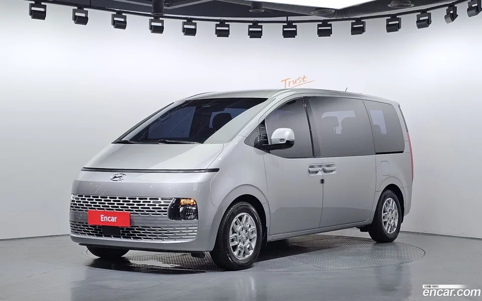 Hyundai Staria 11 2023 — фото 1, купить с доставкой в Москву