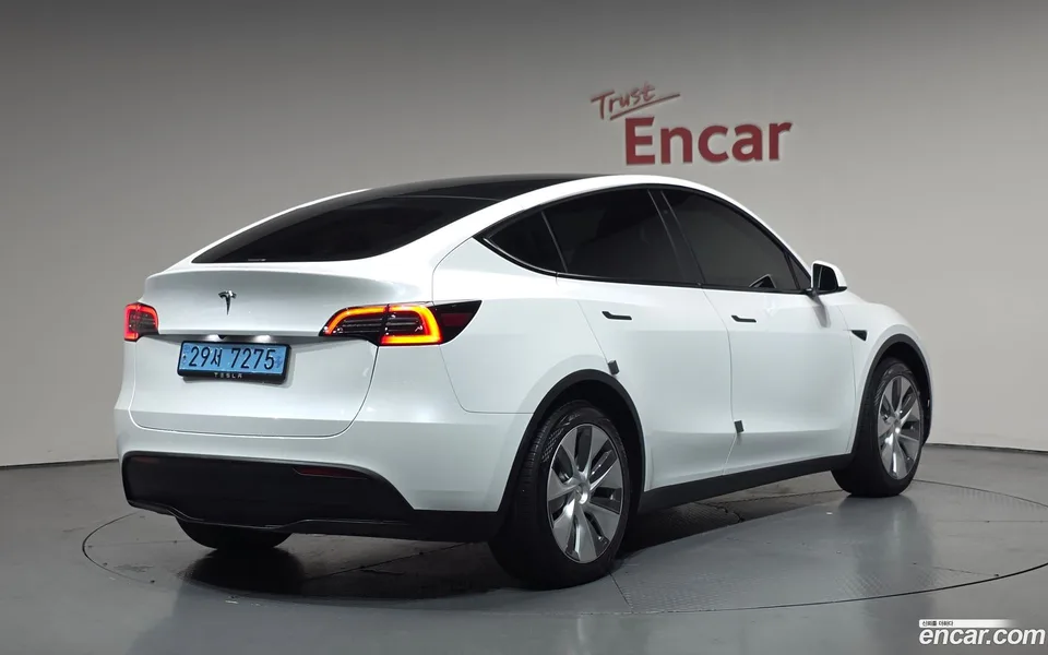 Tesla Model Y RWD 2024 — миниатюра 2