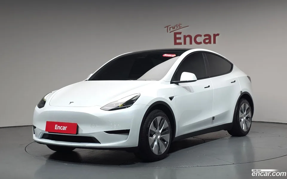 Tesla Model Y 2024