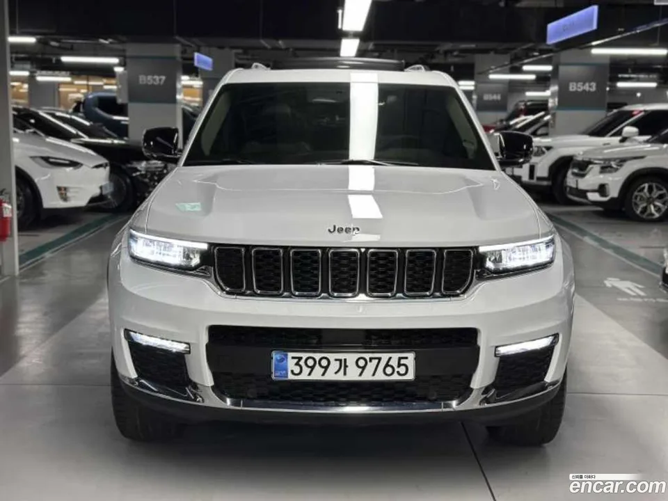 Jeep Grand Cherokee 3.6 2023 — фото 1, купить с доставкой в Москву
