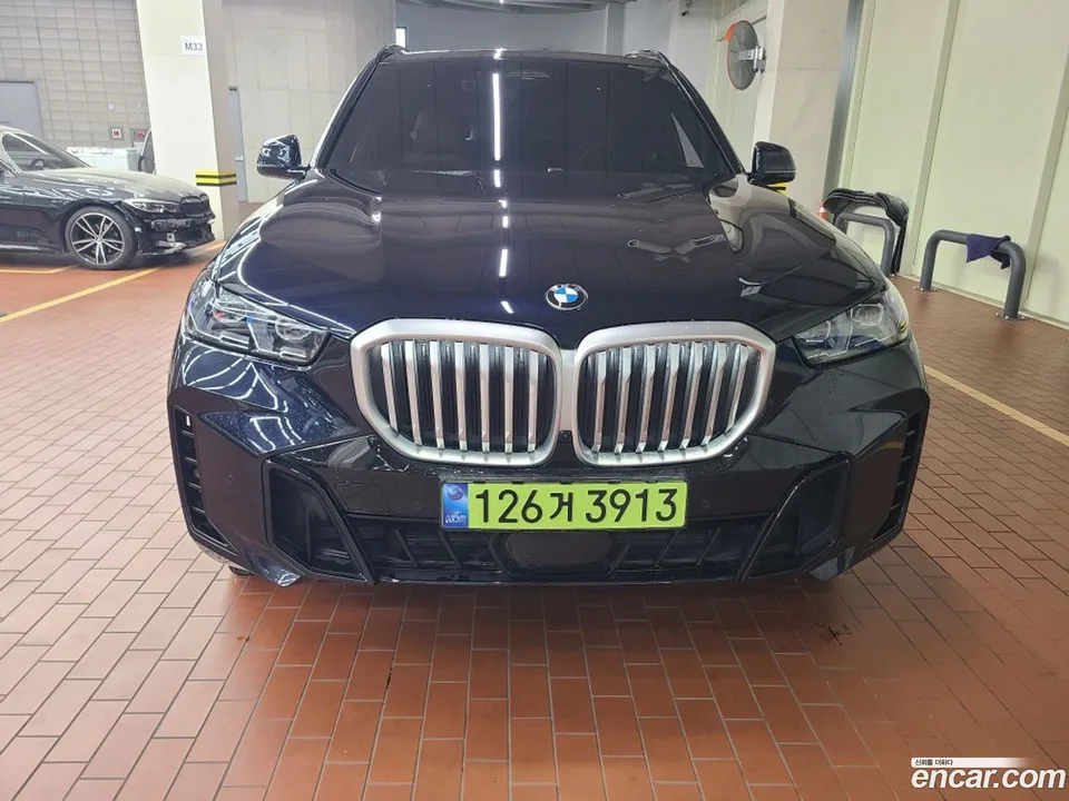 BMW X5 xDrive 40i M 2025 — фото 1, купить с доставкой в Москву