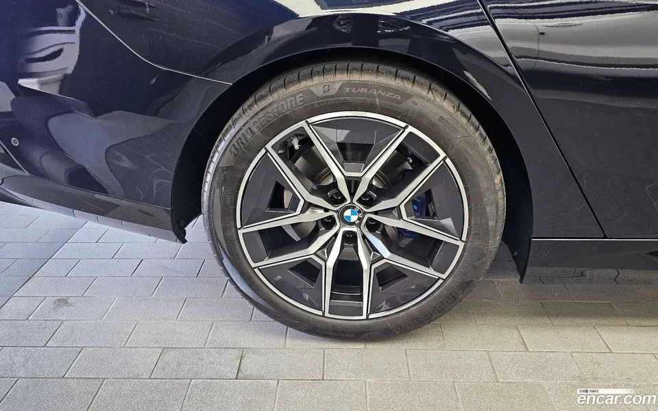BMW 5 Series 520i M 2024 — миниатюра 2