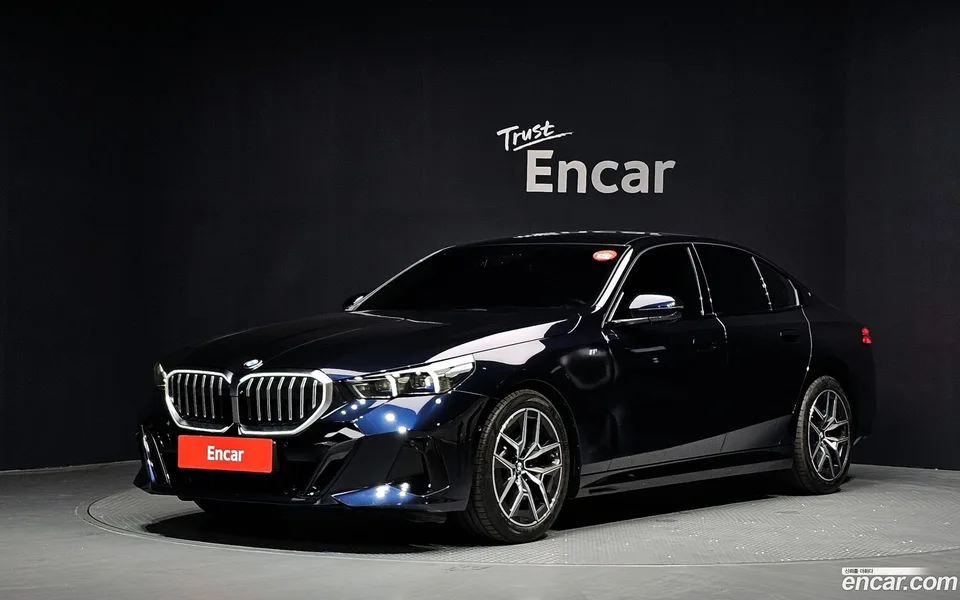 BMW 5 Series 520i M 2024 — фото 1, купить с доставкой в Москву