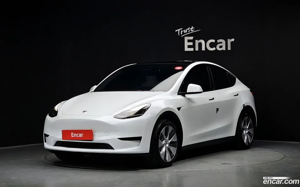 Tesla Model Y RWD 2024 — фото 1, купить с доставкой в Москву
