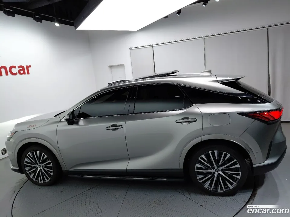 Lexus RX 450h+ 2024 — миниатюра 2