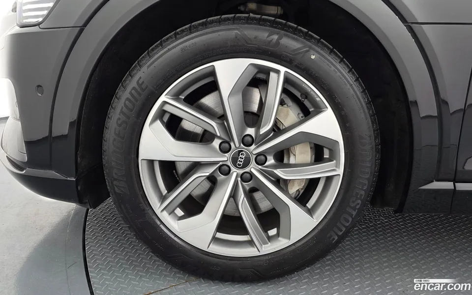 Audi e-tron 55 2023 — миниатюра 2