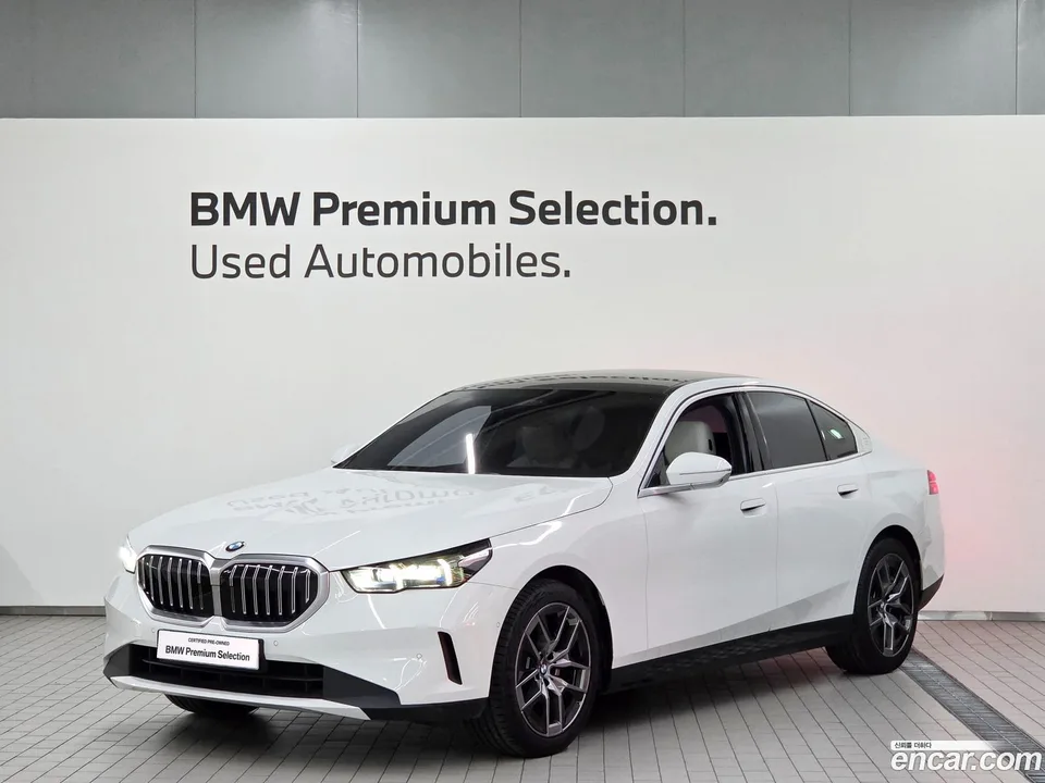 BMW 5 Series 520i 2025 — фото 1, купить с доставкой в Москву
