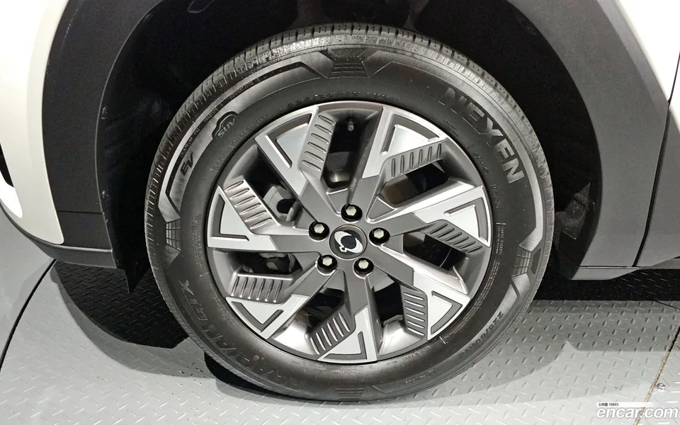 KG Mobility Torres EVX E7 2024 — миниатюра 5