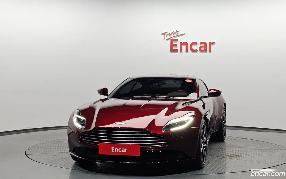 Aston Martin DB11 4.0 V8 2023 — миниатюра 3