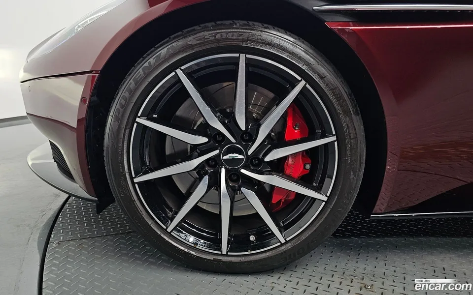 Aston Martin DB11 4.0 V8 2023 — миниатюра 5