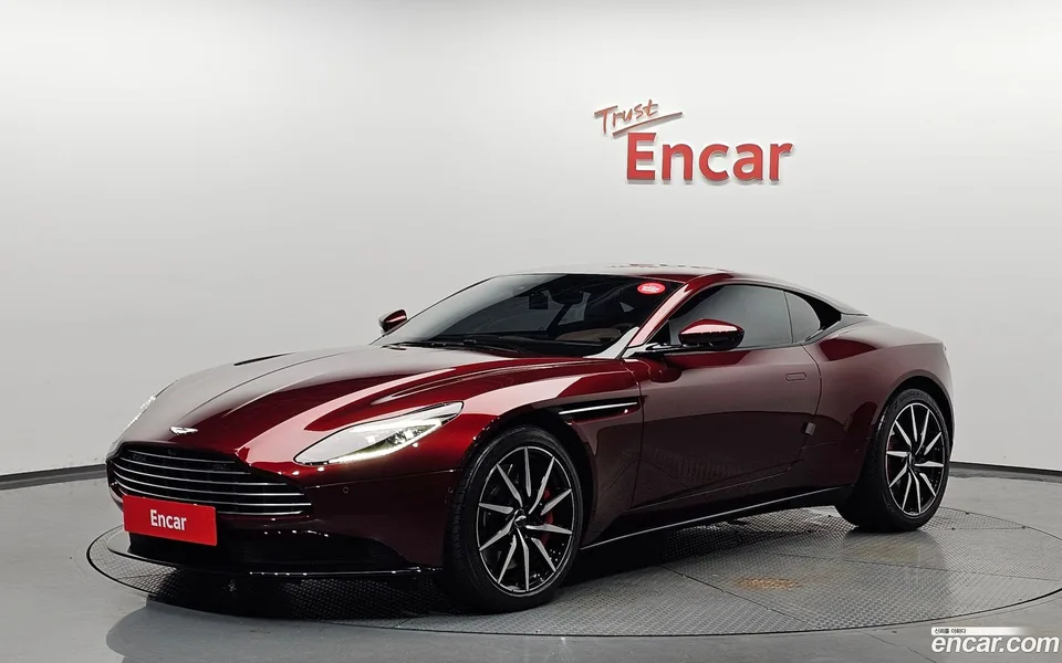 Aston Martin DB11 4.0 V8 2023 — фото 1, купить с доставкой в Москву