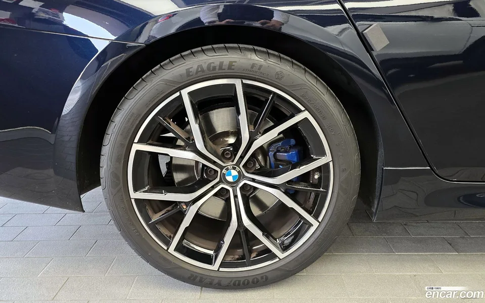 BMW 5 Series 530i M 2023 — миниатюра 2