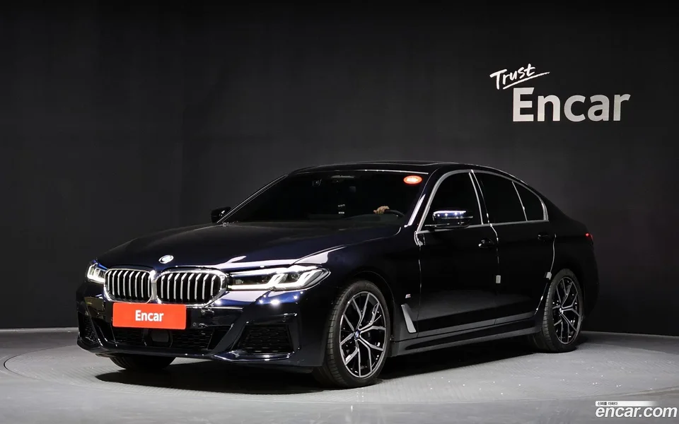 BMW 5 Series 530i M 2023 — фото 1, купить с доставкой в Москву