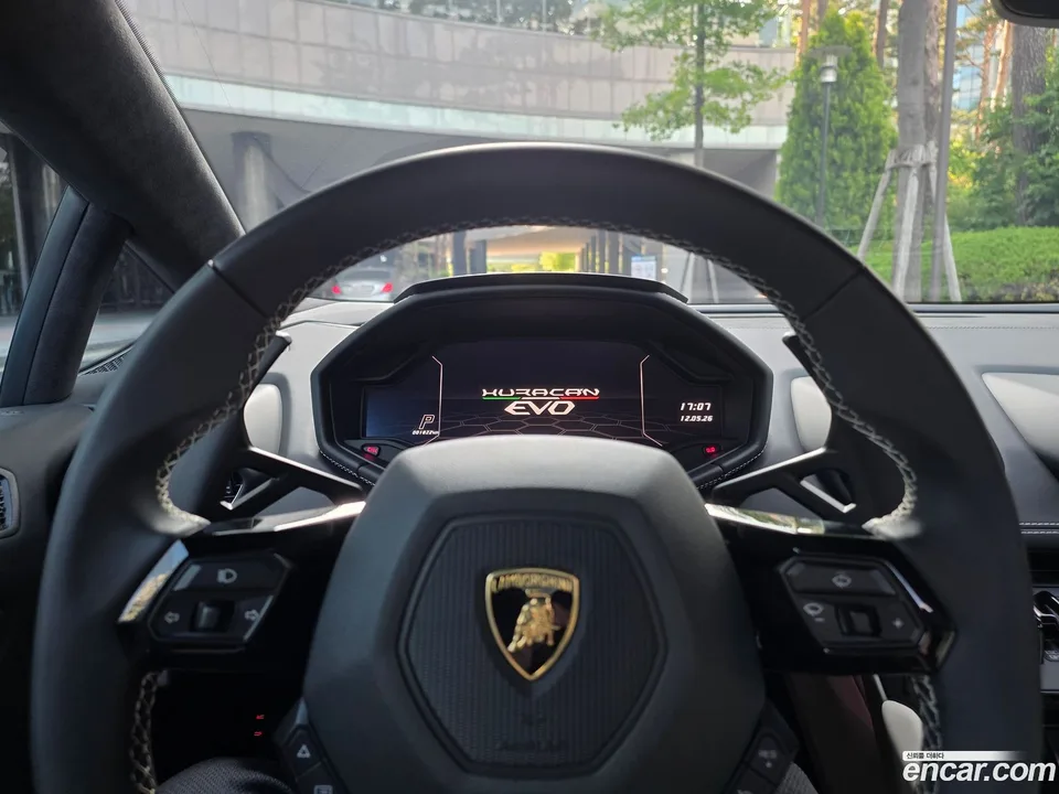 Lamborghini Huracan LP640-4 2023 — миниатюра 3