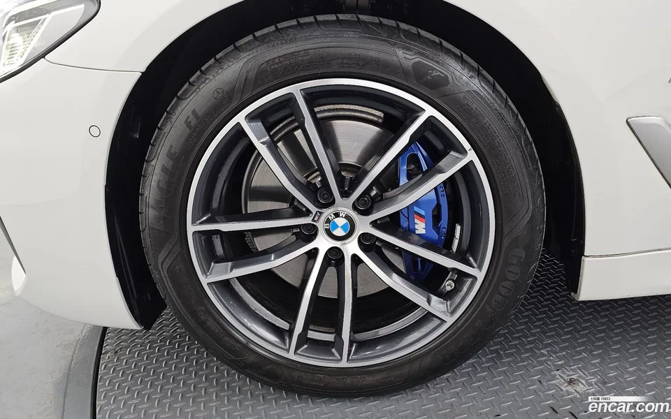 BMW 5 Series 520i M 2022 — миниатюра 5