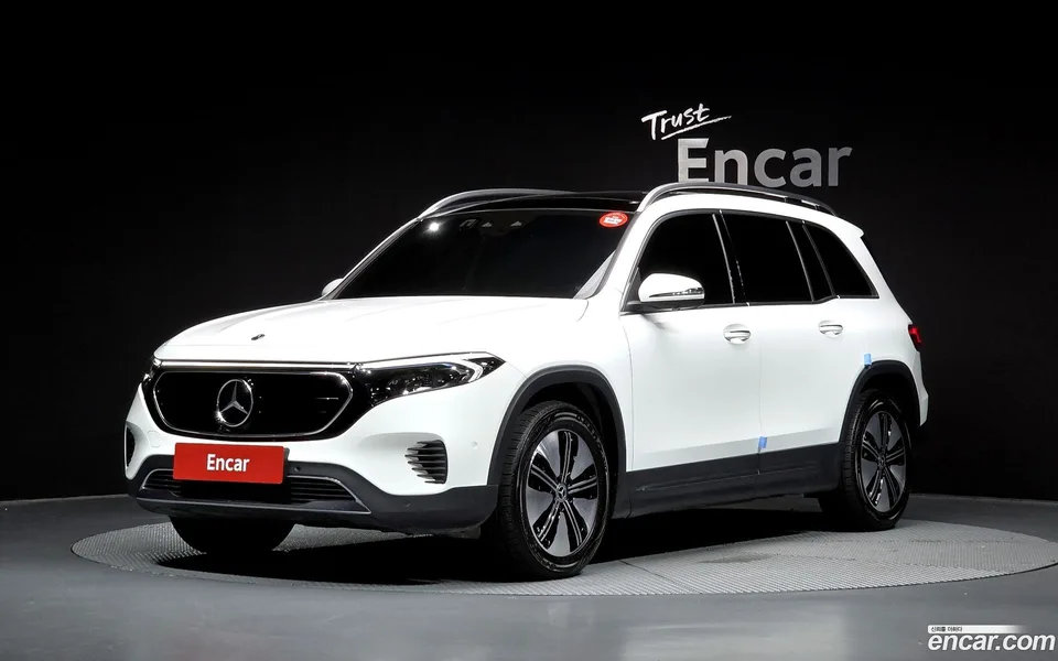 Mercedes-Benz EQB EQB300 4MATIC 2023 — фото 1, купить с доставкой в Москву