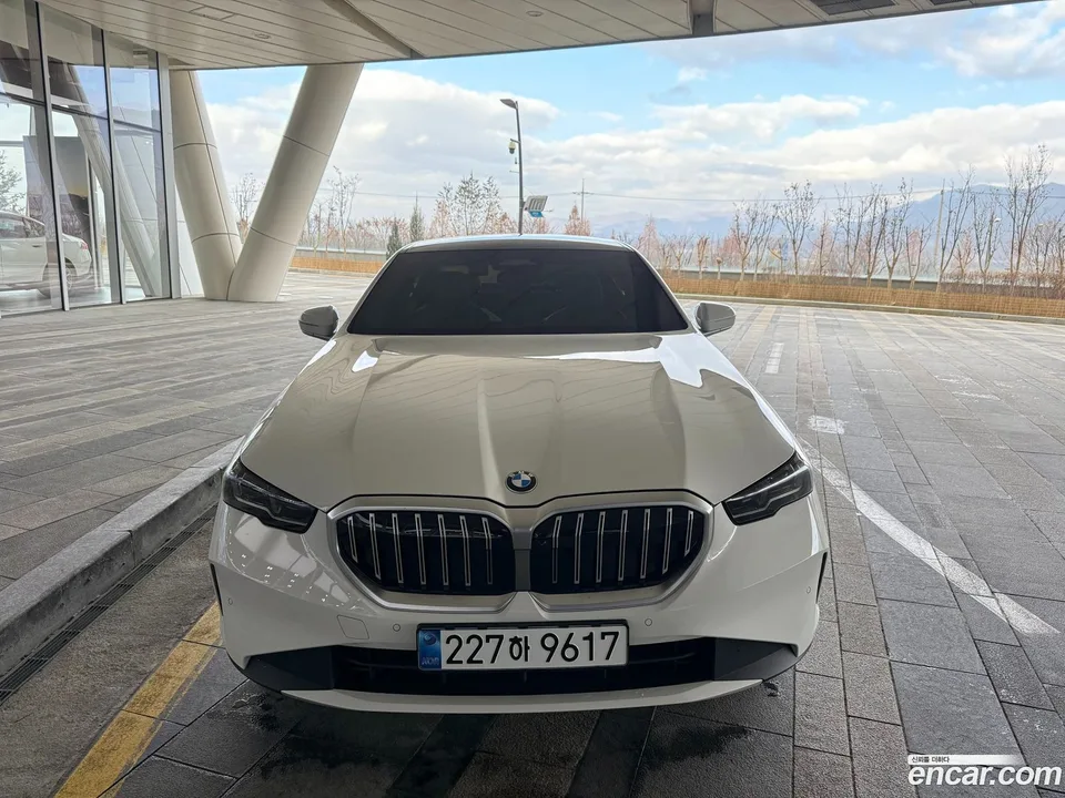 BMW 5 Series 520i 2025 — миниатюра 4
