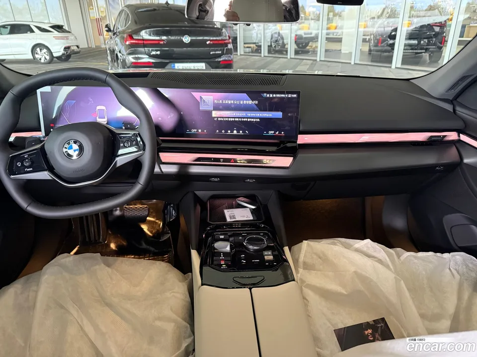 BMW 5 Series 520i 2025 — фото 1, купить с доставкой в Москву
