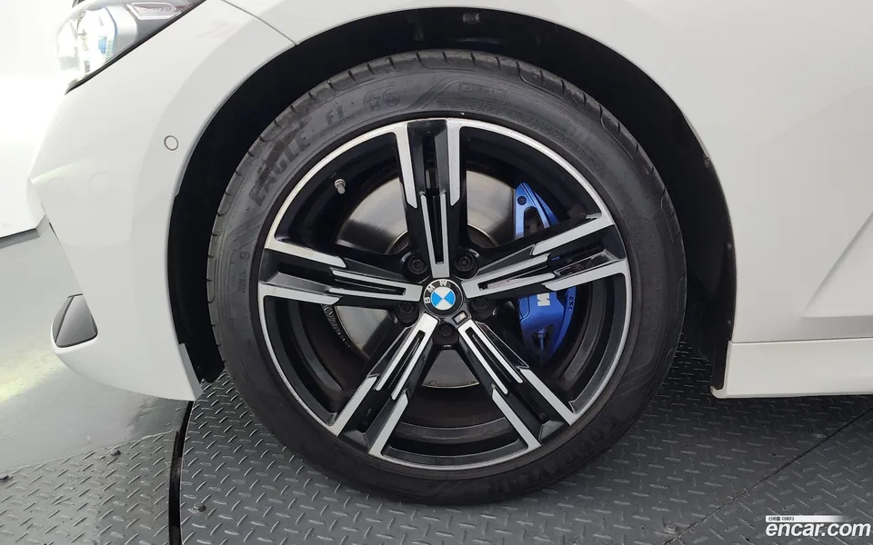 BMW 3 Series 320i M 2023 — миниатюра 2