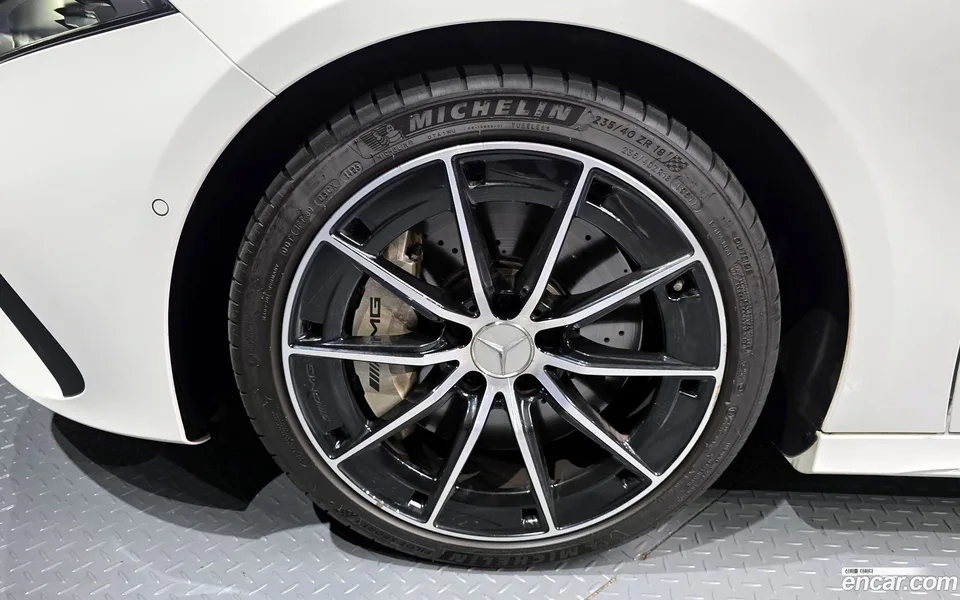 Mercedes-Benz A-Class AMG A35 4MATIC 2024 — thumbnail 5