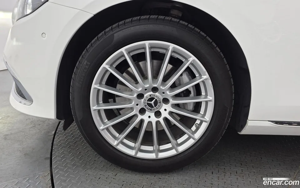Mercedes-Benz E-Class E250 2022 — миниатюра 2