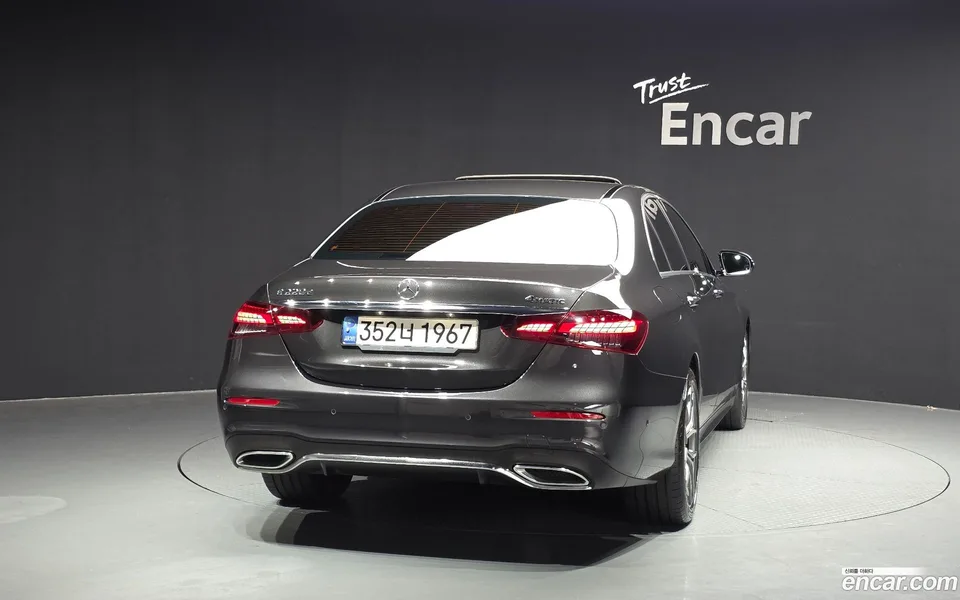 Mercedes-Benz E-Class E220d 4MATIC AMG Line 2022 — миниатюра 4